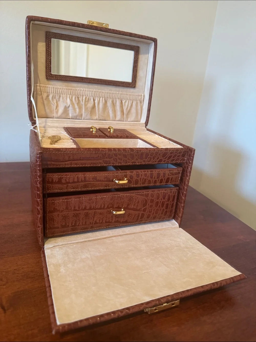 WOLF DESIGNS Brown Faux Croc Jewelry Box with Top Handle